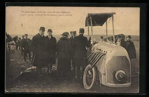 AK Un Aéroplane, monté par deux officiers allemands, atterit sur le territoire de Croismare, Flugzeugabsturz