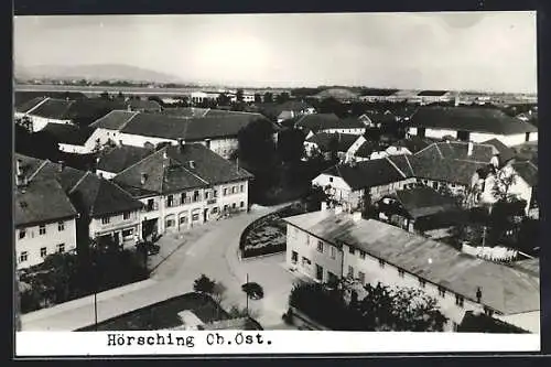 AK Hörsching /Ob. Öst., Strassenpartie aus der Vogelschau