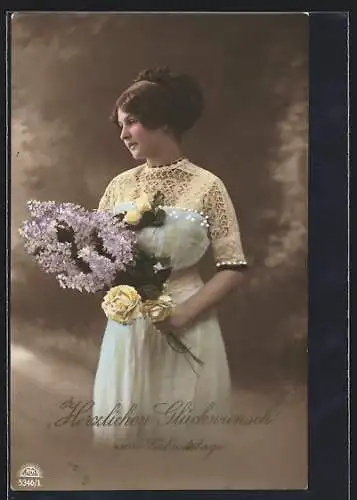 Foto-AK R & K / L Nr. 5346 /1: Junge Dame mit Blumen, Geburtstagsgruss