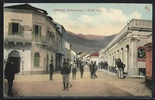 AK Trebinje, Bilekerstrasse mit Passanten