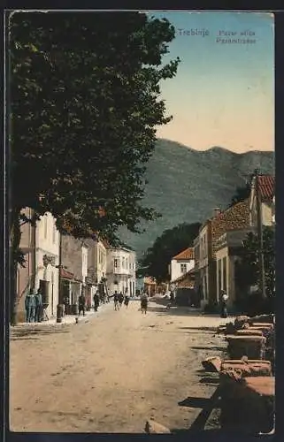 AK Trebinje, Passanten in der Pazarstrasse