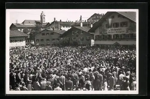 Foto-AK Miesbach, Blaskapellen-Inferno am Gasthaus Bräuwirt ca. 1930