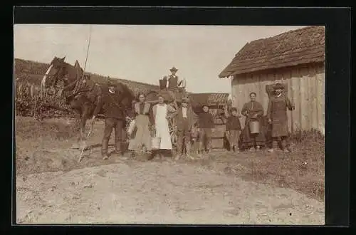 Foto-AK Flein /Neckar, Bauern bei der Weinlese anno 1911