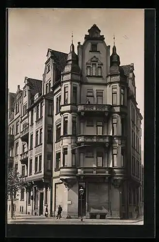 Foto-AK Hannover, Strasseneck mit Haus und Praxis Dr. med. Schaper