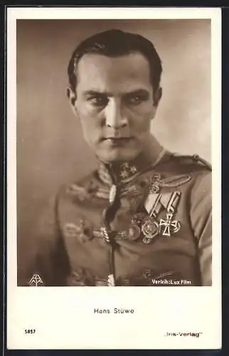 AK Schauspieler Hans Stüwe in Uniform mit Abzeichen