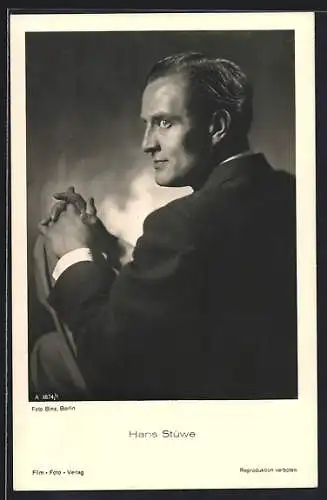 AK Schauspieler Hans Stüwe, seitliches Portrait mit schwarzem Jacket