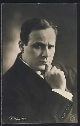 AK Schauspieler Waldemar Psilander in nachdenklicher Pose