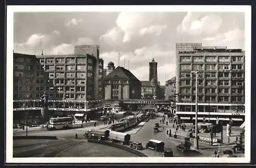 AK Berlin, Alexanderplatz mit Kaufhaus Hertie und Strassenbahn