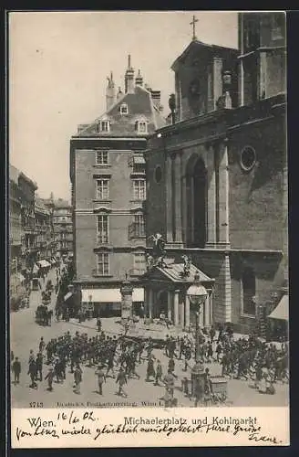 AK Wien, Michaelerplatz und Kohlmarkt mit marschierenden Soldaten