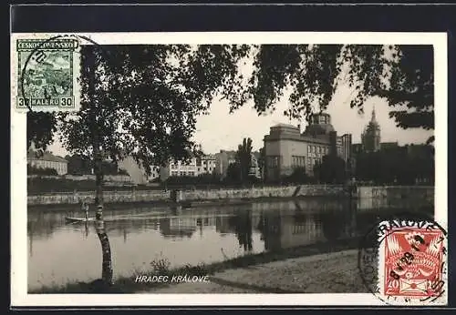 AK Hradec Kràlovè, Blick über den Fluss zur Stadt