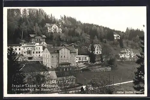 AK Johannisbad im Riesengebirge, Teilansicht mit Hotel Kulma