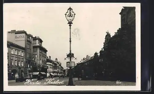 AK Hradec Kràlovè, Strassenpartie mit Geschäften