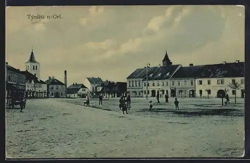 AK Tyniste nad Orl., Kinder auf dem Marktplatz