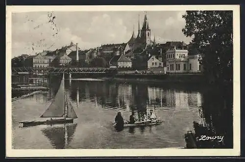 AK Laun / Louny, Ortsansicht mit Brücke, Boot