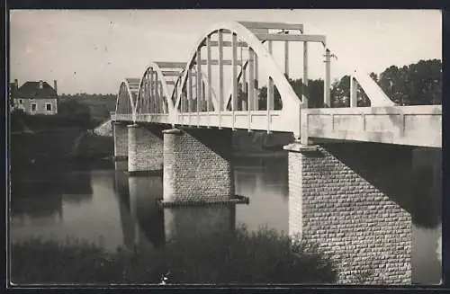 AK Nouatre /I.-et-L., Le Pont