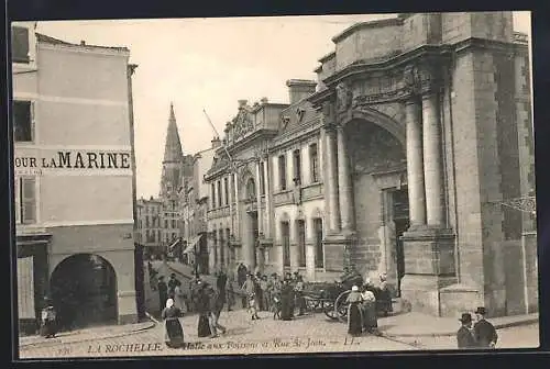 AK La Rochelle, Halle aux Poissons et Rue St. Jean