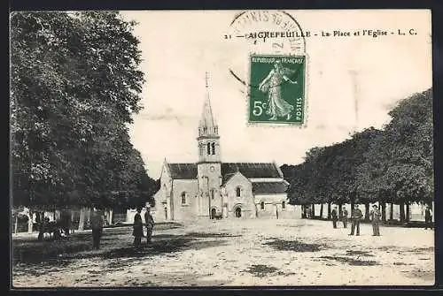 AK Aigrefeuille, La Place et l'Eglise