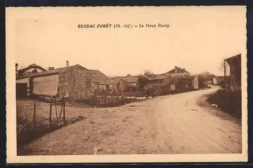 AK Bussac-Foret /Ch.-Inf., Le Vieux Bourg