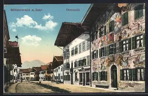 AK Mittenwald a. Isar, bemalte Häuser auf dem Obermarkt