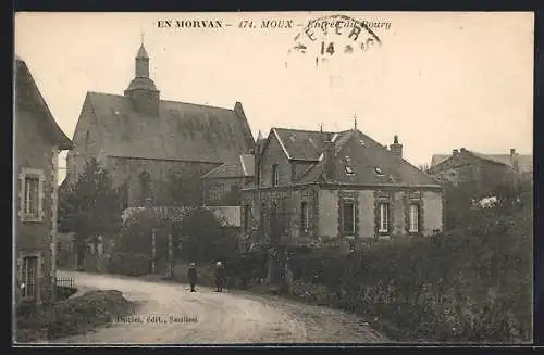 AK Moux, en Morvan, Entrée du Bourg