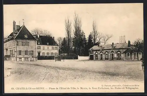 AK Châtillon-sur-Seine, Place de l`Hôtel de-Ville, la Mairie, la Sous Préfecture, les Postes et Télégraphes