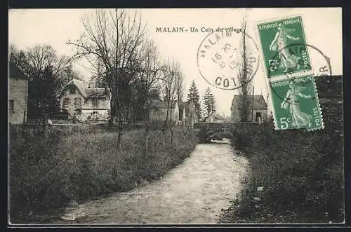 AK Malain, Un Coin du village