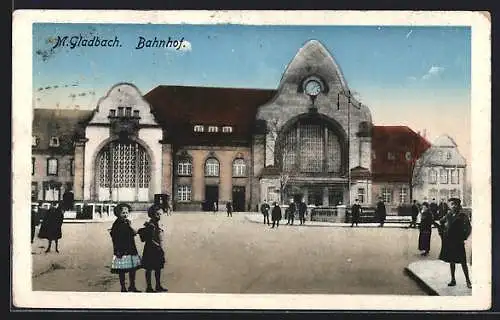 AK M. Gladbach, Bahnhof mit Strassenpartie