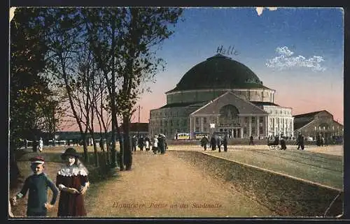 AK Hannover, Strassenpartie mit Stadthalle und Strassenbahn