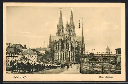 AK Köln a. Rh., Dom mit Soldatenparade, Ostseite