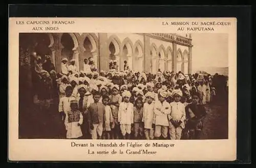 AK Rajputana, La Mission du Sacré-Coeur, Devant la vérandah de l`église de Maripur, La sortie de la Grand`Messe