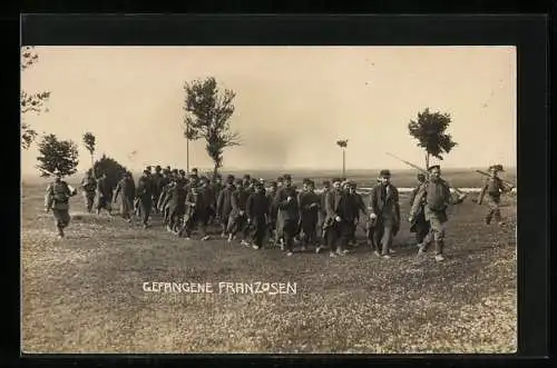 AK Bewachte kriegsgefangene Franzosen