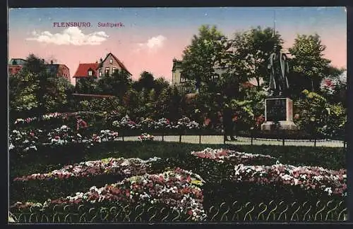 AK Flensburg, Stadtpark mit Denkmal