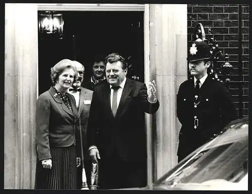 Fotografie PA Sven Simon, Bonn, Franz Josef Strauss und Margaret Thatcher vor Downing Street 10 in London