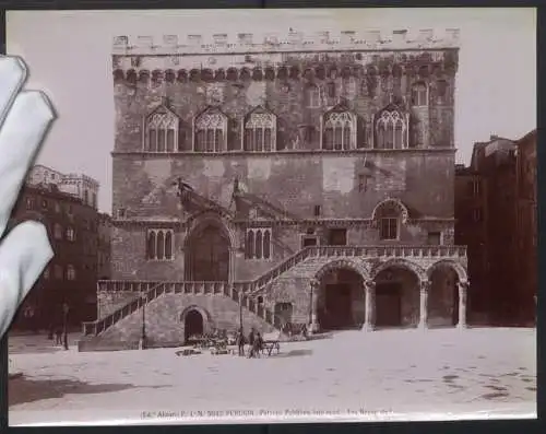 Fotografie Ed. Alinari, Perugia, Ansicht Perugia, Blick auf das Rathaus, la mairie, Grossformat 25 x 19cm