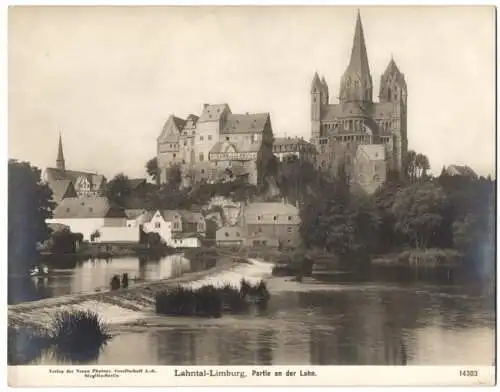 Fotografie NPG AG, Berlin, Ansicht Limburg / Lahn, Blick über das Wehr nach der Stadt mit Dom, Grossformat 25 x 19cm