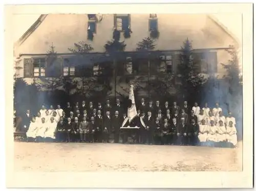 Fotografie Heinr. Söller, Schwäbisch Gmünd, Ansicht Pfahlbronn, Pfahlbronner Liederkranz im Gruppenfoto