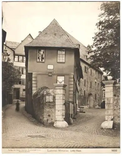 Fotografie NPG A.G., Berlin, Ansicht Wetzlar, Partie am Lotte-Haus mit abzweigender Gasse, Grossformat 19 x 25cm