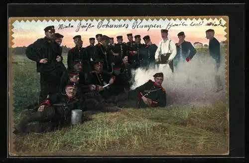 AK Eine Gruppe Soldaten in Uniform auf einem Feld