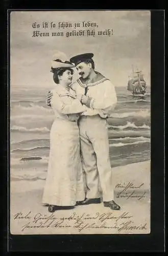 AK Matrose in Uniform mit seiner Frau im Arm, Studiokulisse