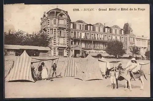 AK Royan, Grand Hôtel et Hôtel de la Plage avec tentes et ânes sur la plage