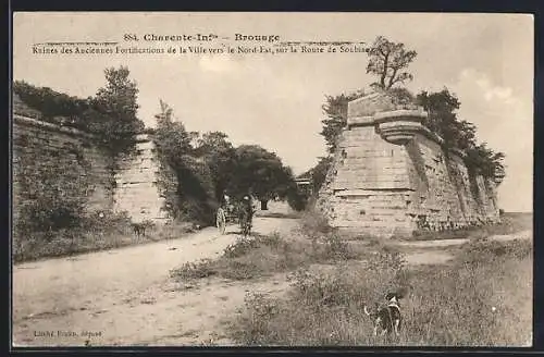 AK Brouage, Ruines des Anciennes Fortifications de la Ville vers le Nord-Est, sur la Route de Soubise