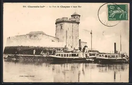 AK Chapus, Le Fort de Chapus à basse mer avec bateaux amarrés