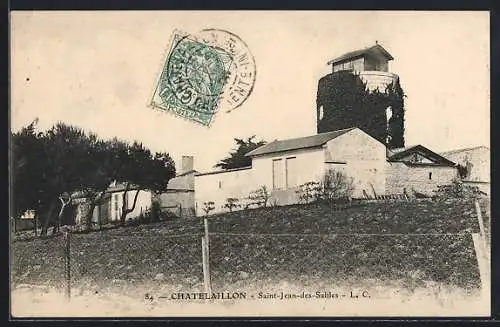 AK Châtelaillon, Vue du bâtiment avec tour couverte de lierre à Saint-Jean-des-Sables