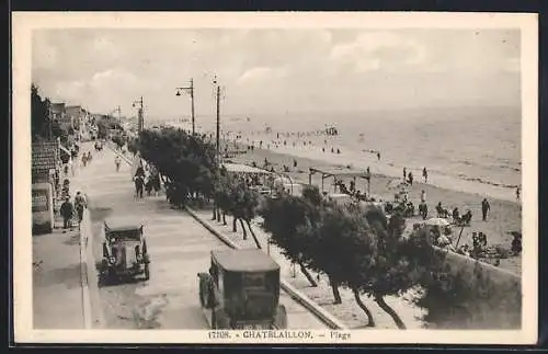 AK Châtelaillon, Plage animée avec voitures et promeneurs le long de la côte