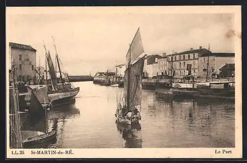 AK Saint-Martin-de-Ré, Le Port avec voiliers et bâtiments au bord de l`eau