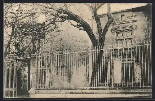 AK Marennes, Maison Renaissance avec arbre et clôture en fer forgé