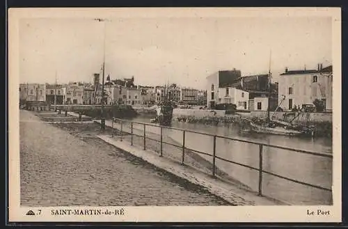 AK Saint-Martin-de-Ré, Le Port et les quais avec bateaux amarrés