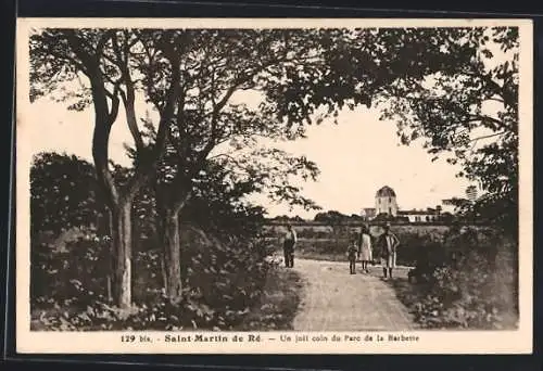 AK Saint-Martin de Ré, Un joli coin du Parc de la Barbette