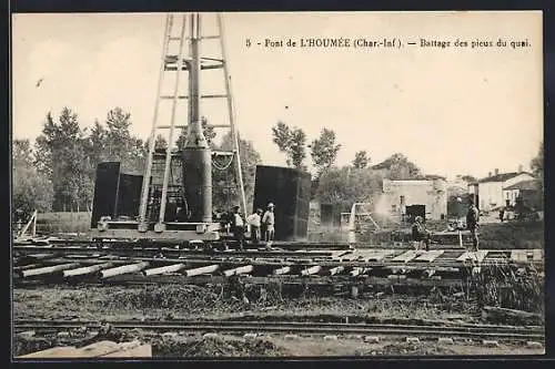 AK L`Houmée, Pont de L`Houmee, Battage des pieux du quai