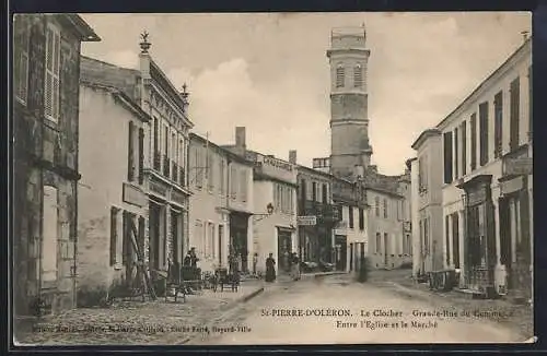 AK St.-Pierre-D`Oleron, Le Clocher, Grande-Rue du Commerce, Entre l`Eglise et le Marche